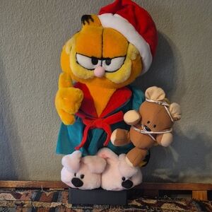 20" Animated Garfield In A Robe With Slippers And Pookie Bear
